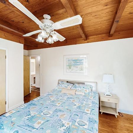 Ginny'S Coastal Cottage Oak Island Exteriör bild