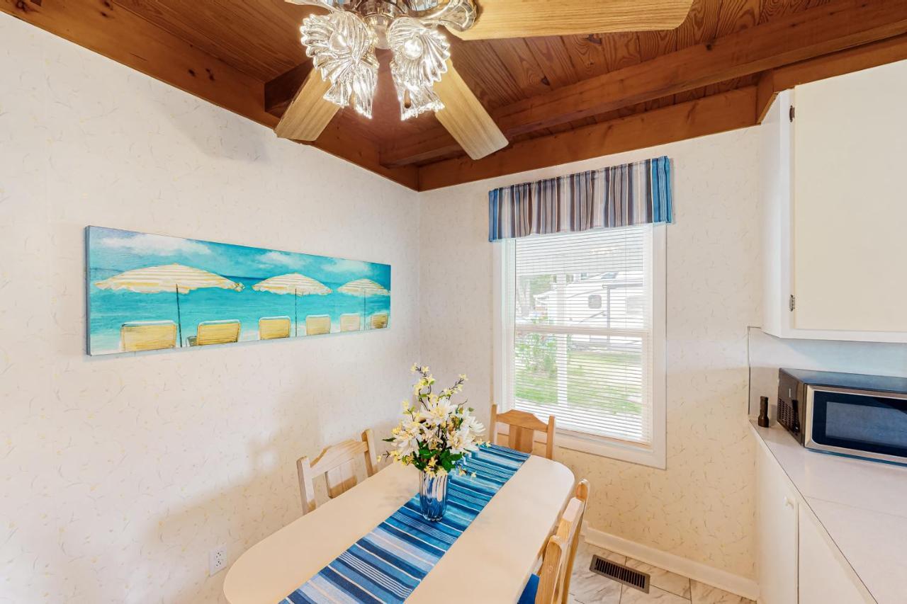Ginny'S Coastal Cottage Oak Island Exteriör bild