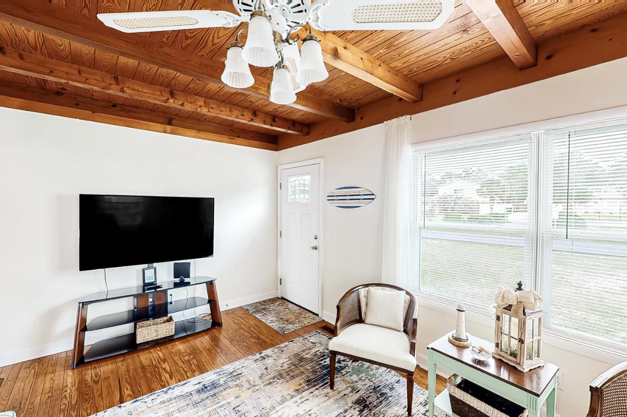 Ginny'S Coastal Cottage Oak Island Exteriör bild